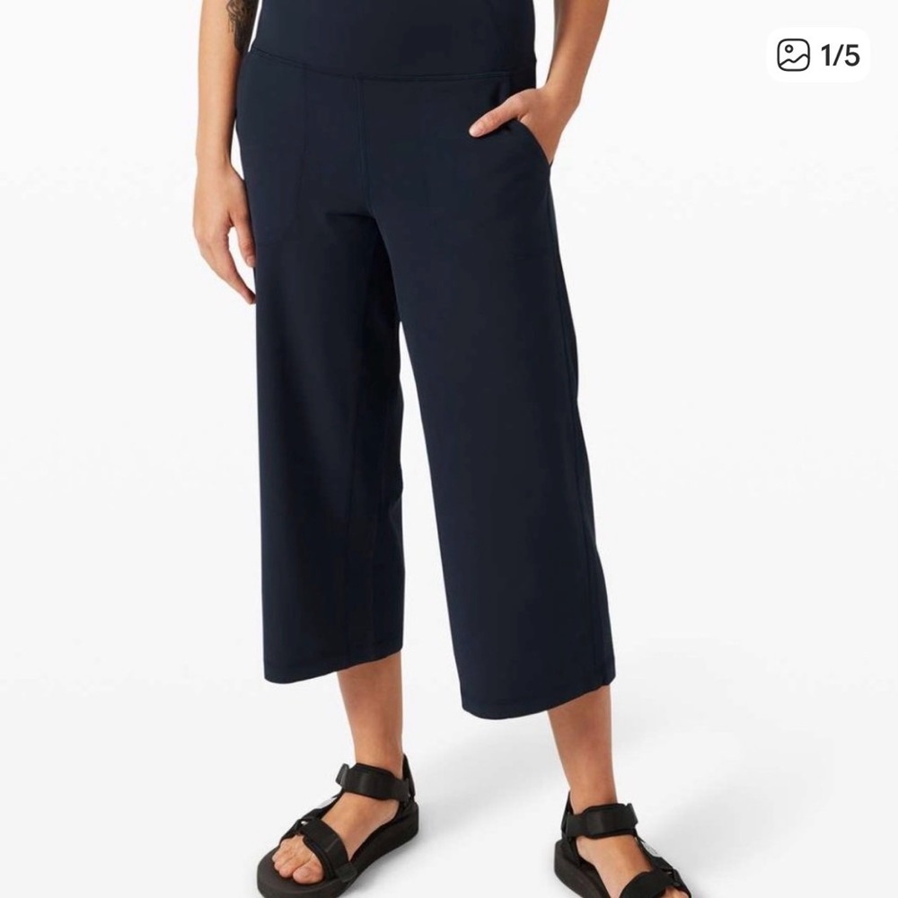 Lululemon Athletica Dark Blue Cropped Pants